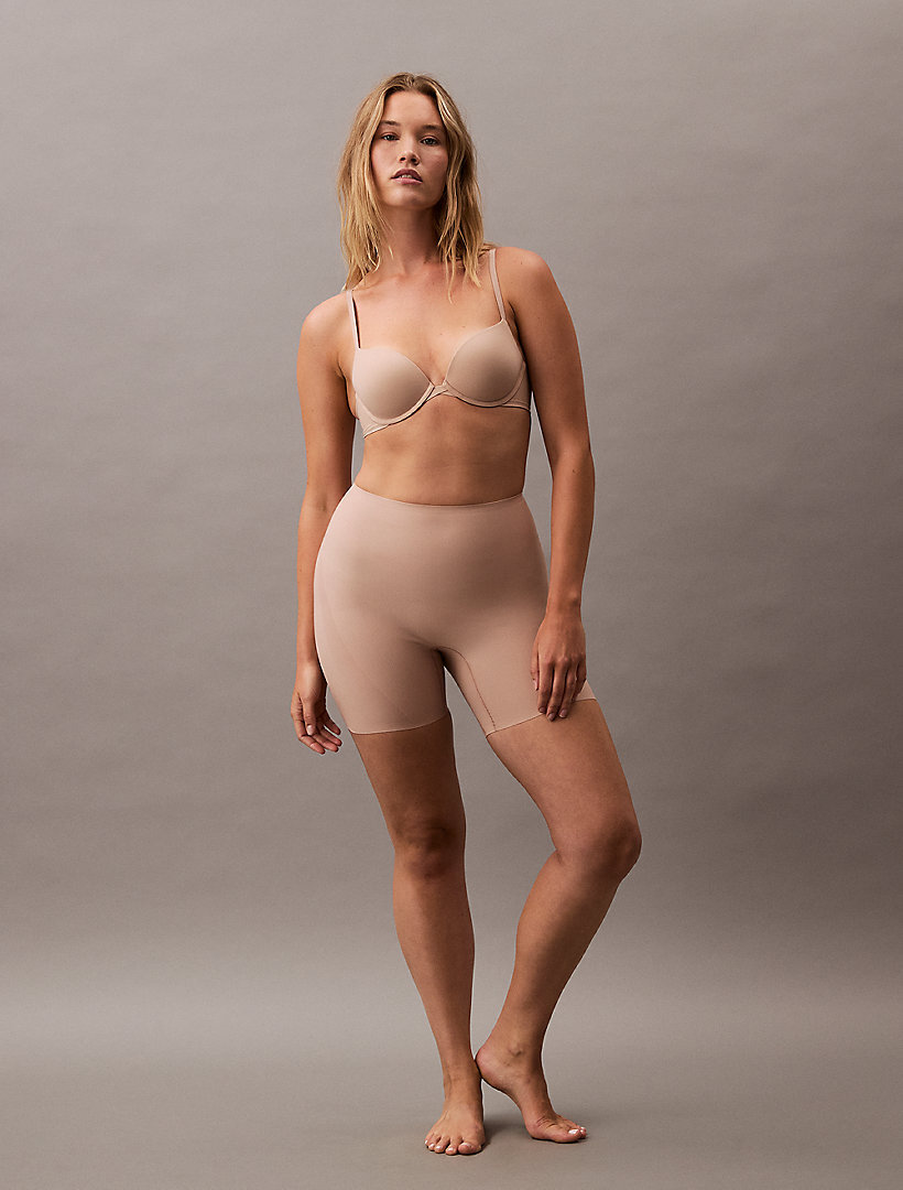 Kadın Mid Thigh Şort Bej LV00QF81687NS | Calvin Klein