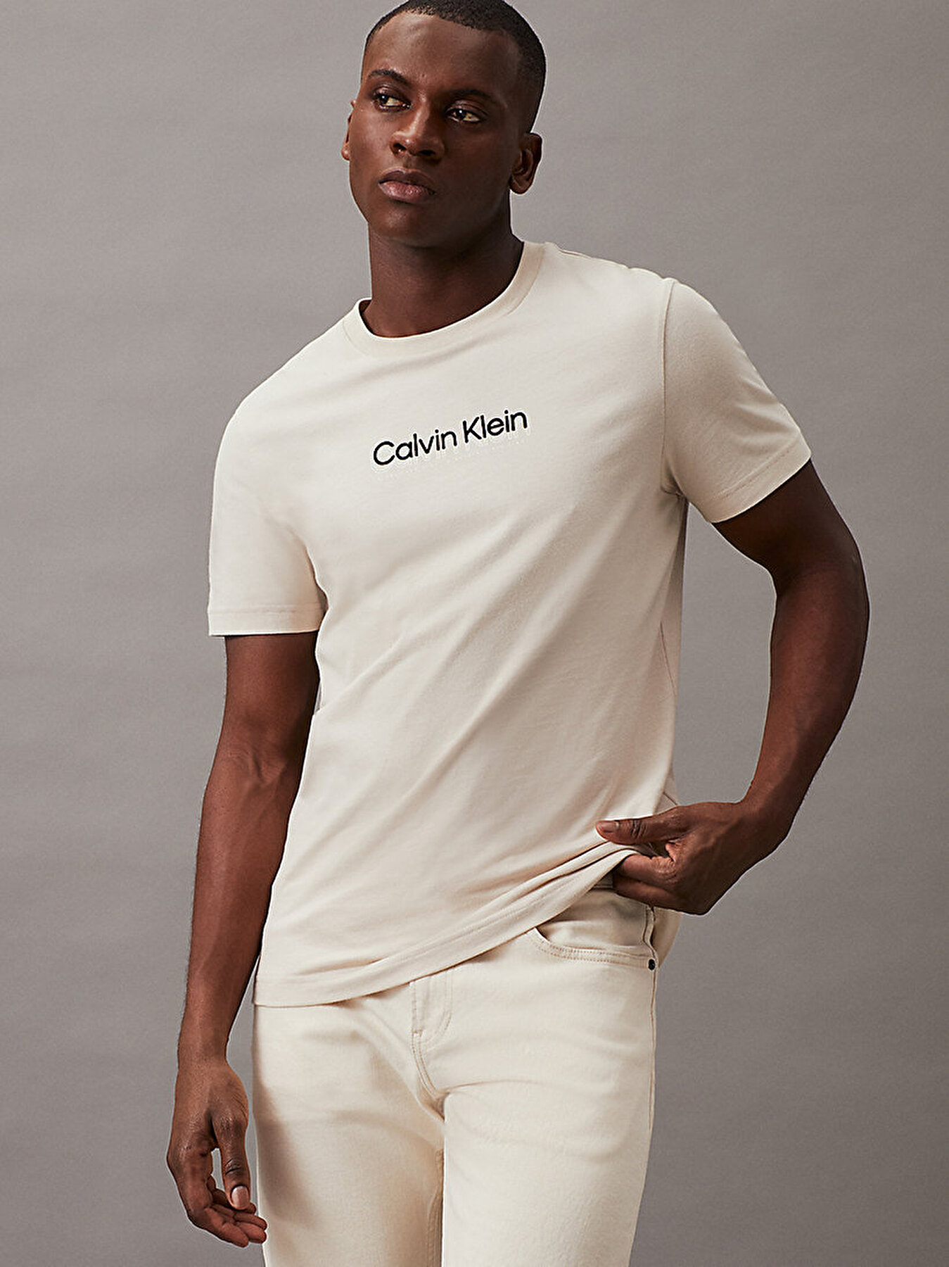 Erkek Flock Logo T Shirt Bej K10K113118ACE Calvin Klein