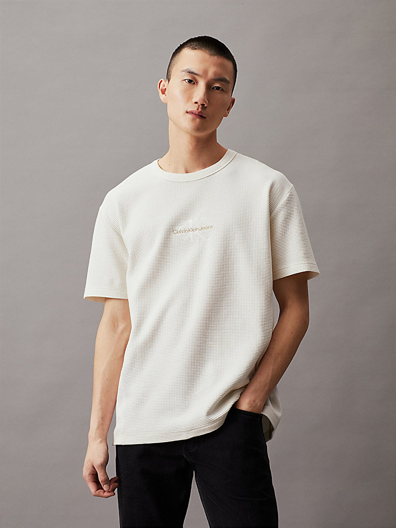 Erkek City Grid T Shirt Ekru J30J325645YBI Calvin Klein