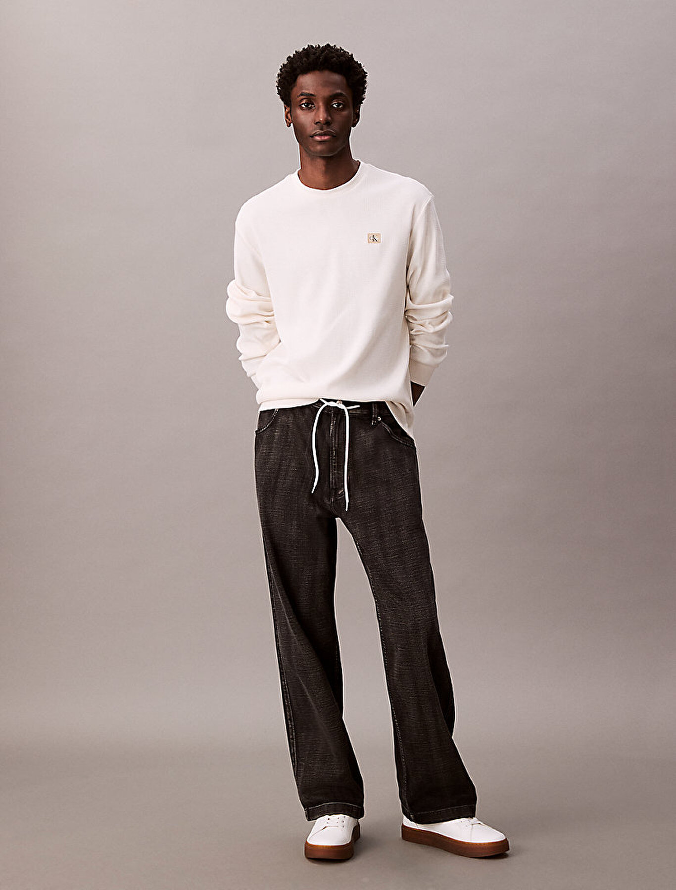 Erkek Waffle Badge Crew Kazak Ekru LV040EM217YAS | Calvin Klein