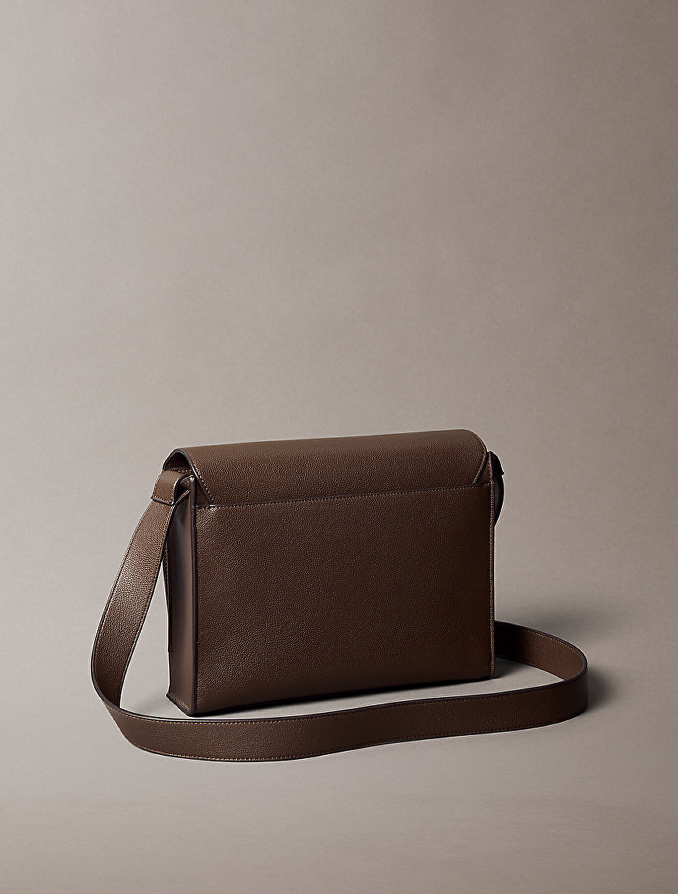 ★ ★ Men's CK Micro Pebble Messenger Bag 4D3034G Messenger Bag | Calvin Klein