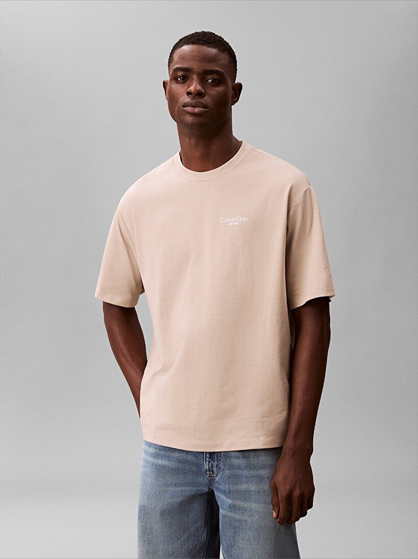 Erkek Logo Back Print T-shirt Bej LV04RD825G2F3 | Calvin Klein