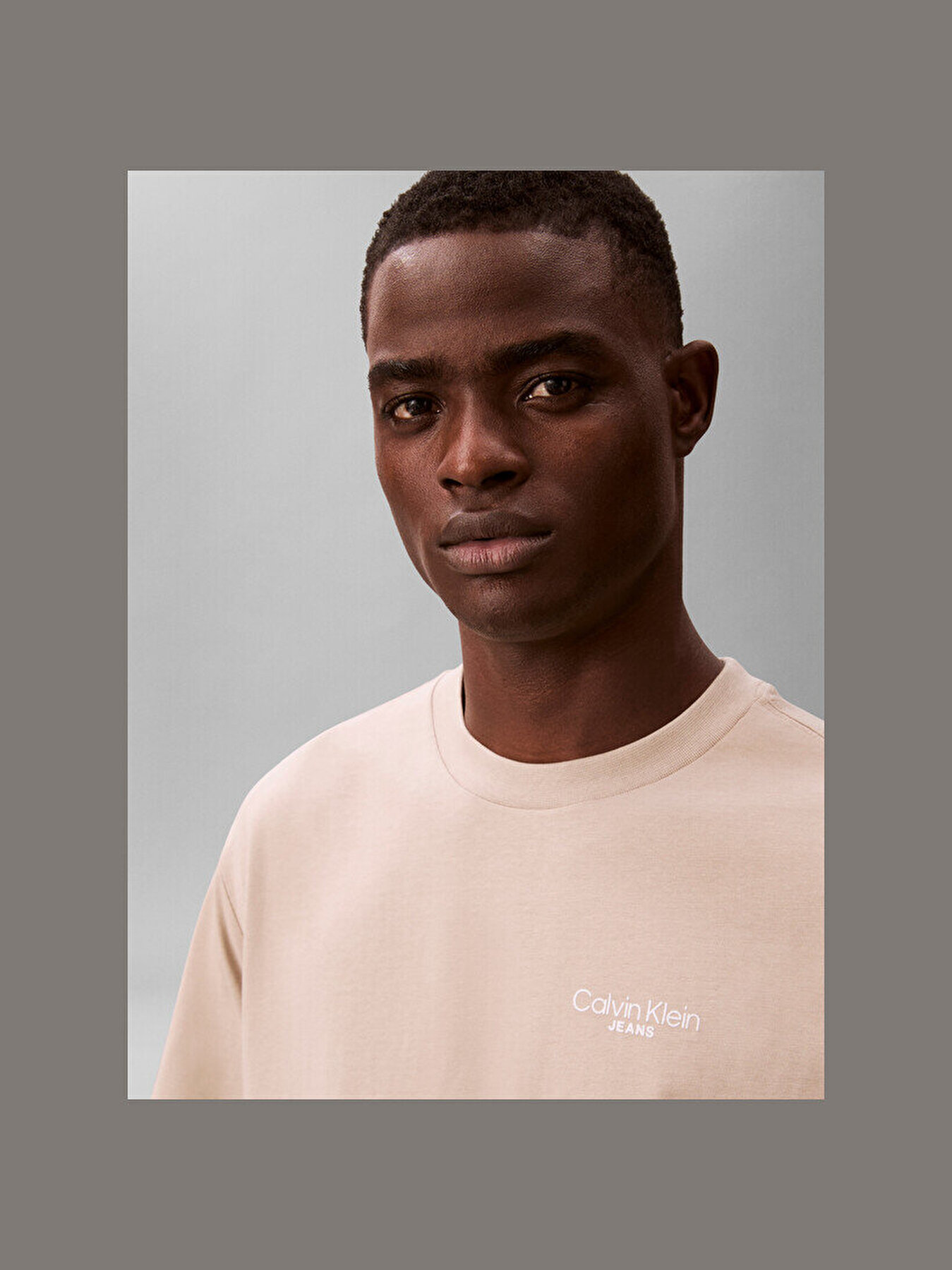 Erkek Logo Back Print T-shirt Bej LV04RD825G2F3 | Calvin Klein
