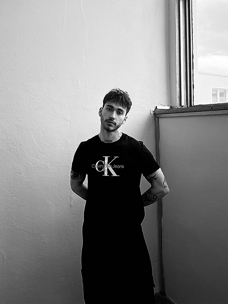 Calvin Klein Siyah Renkli Erkek Core Monogram Slim Siyah T-Shirt