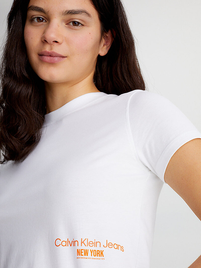 Calvin Klein Beyaz Renkli Kadın NY Logo T-Shirt