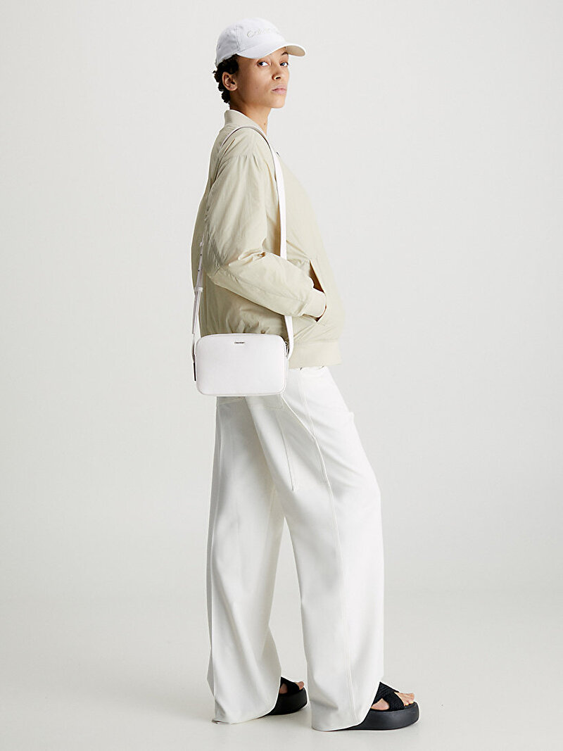 Calvin Klein Beyaz Renkli Kadın CK Must Çapraz Çanta