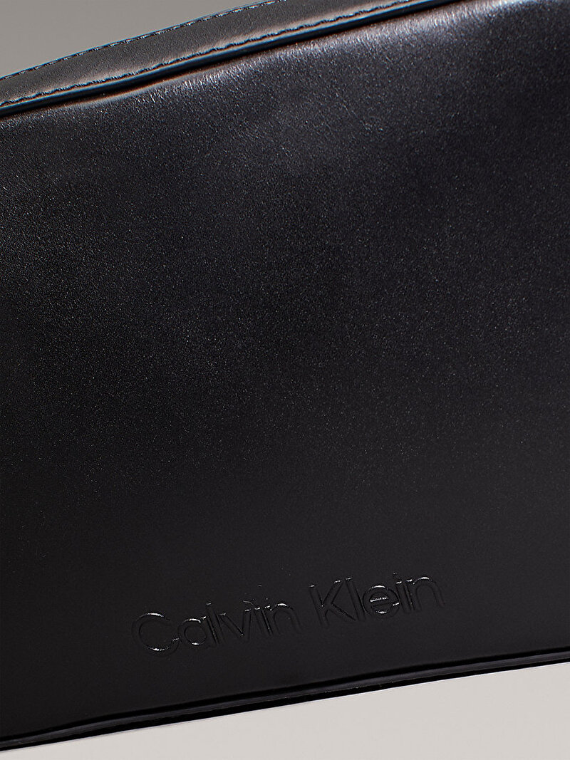 Calvin Klein Siyah Renkli Kadın Embossed Logo Camera Çanta