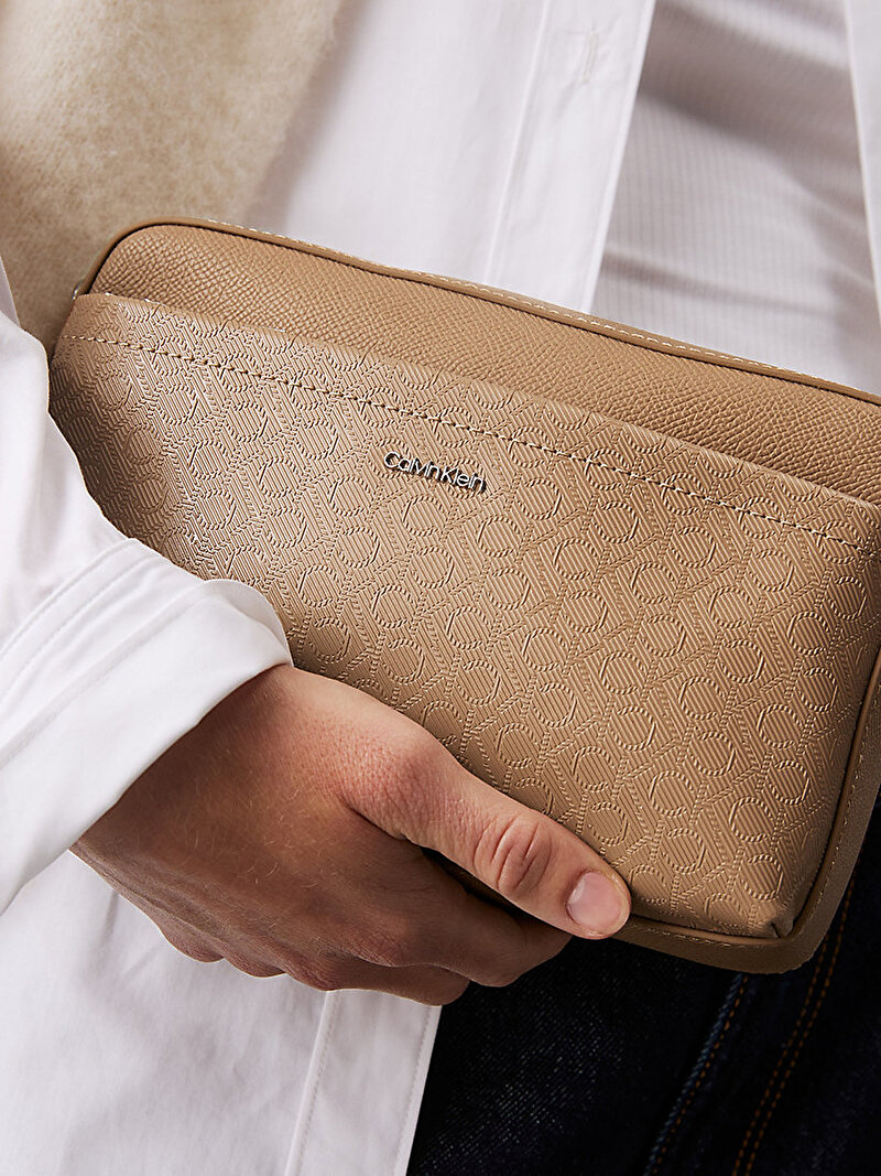 Calvin Klein Bej Renkli Kadın CK Must Camera Çanta