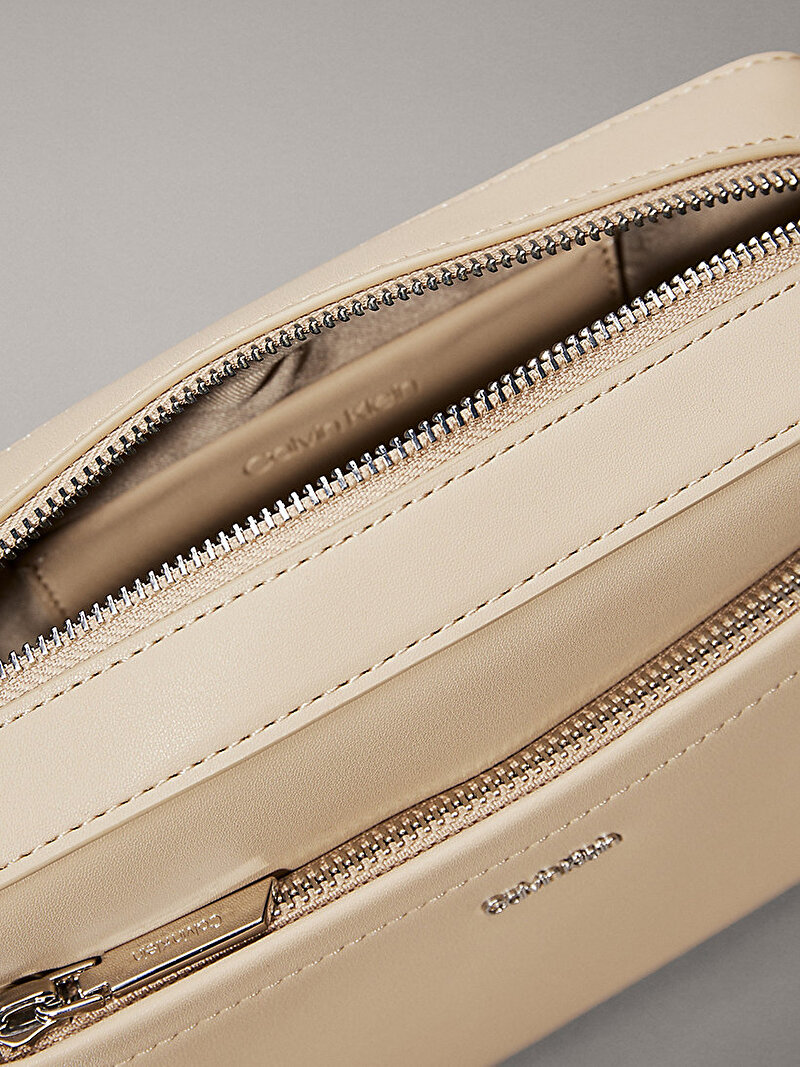 Calvin Klein Bej Renkli Kadın CK Must Convertible Çapraz Çanta