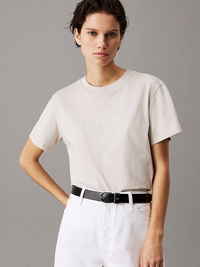 Calvin Klein Bej Renkli Kadın Hero Logo Regular T-shirt