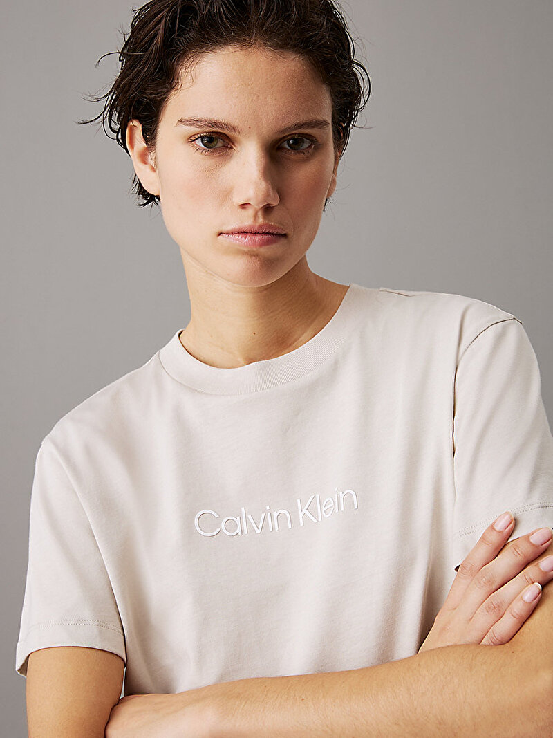 Calvin Klein Bej Renkli Kadın Hero Logo Regular T-shirt