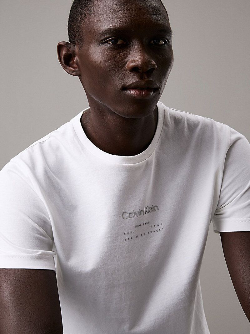 Calvin Klein Beyaz Renkli Erkek Raised Editorial Logo T-shirt