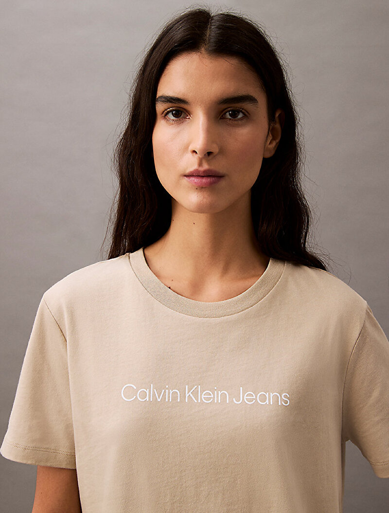 Calvin Klein Bej Renkli Kadın Institutional Logo Straight T-shirt