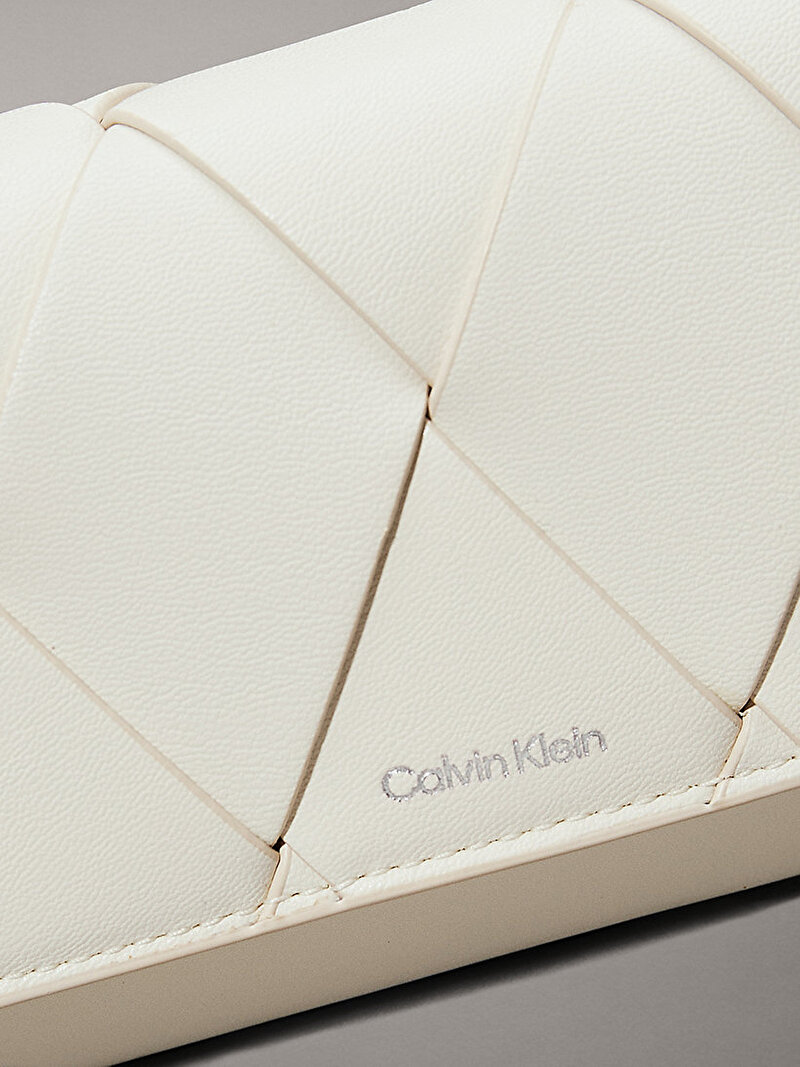 Calvin Klein Beyaz Renkli Kadın CK Woven Convertible Çapraz Çanta