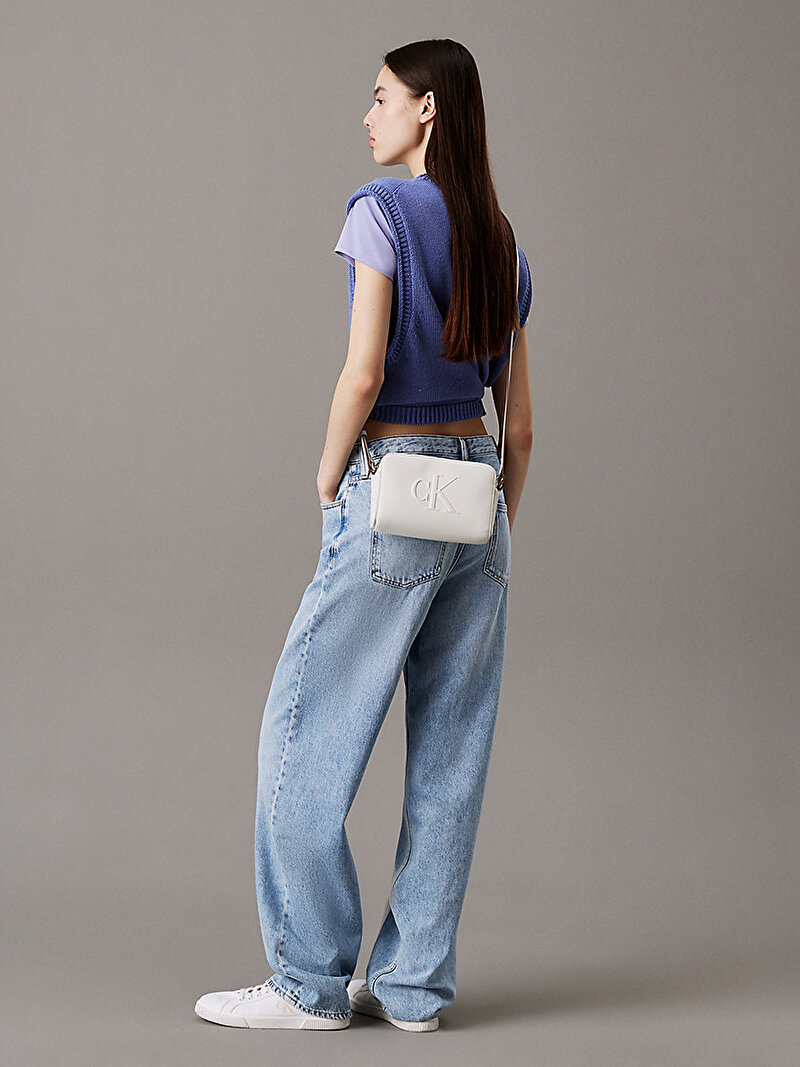 Calvin Klein Beyaz Renkli Kadın Sculpted Camera Çanta