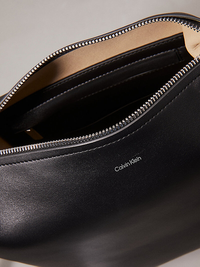 Calvin Klein Siyah Renkli Erkek CK Premium Leather Çapraz Çanta