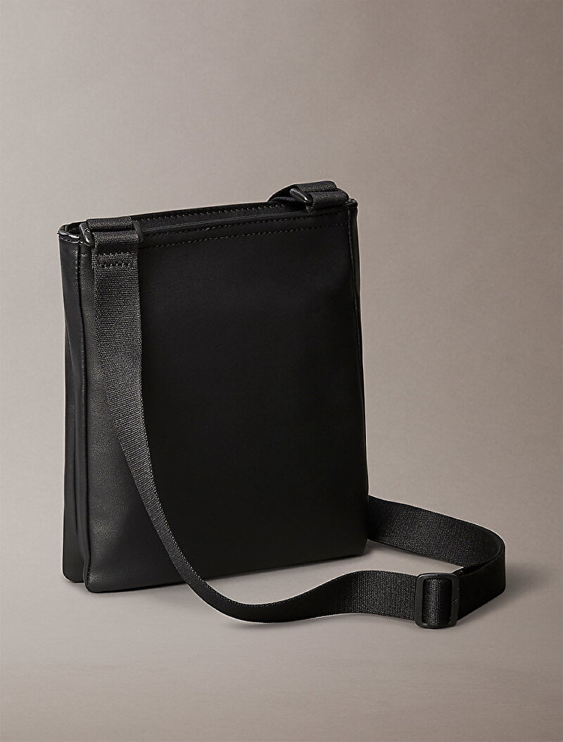 Calvin Klein Siyah Renkli Erkek Monologo Flatpack Çapraz Çanta