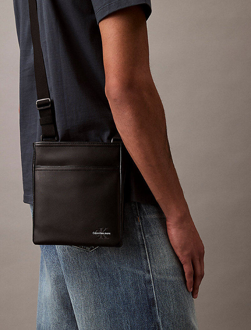Calvin Klein Siyah Renkli Erkek Monologo Flatpack Çapraz Çanta