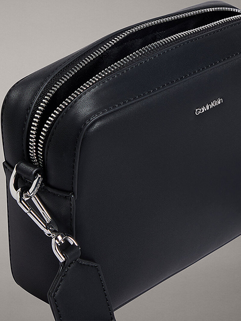 Calvin Klein Siyah Renkli Kadın CK Must Small Camera Çanta