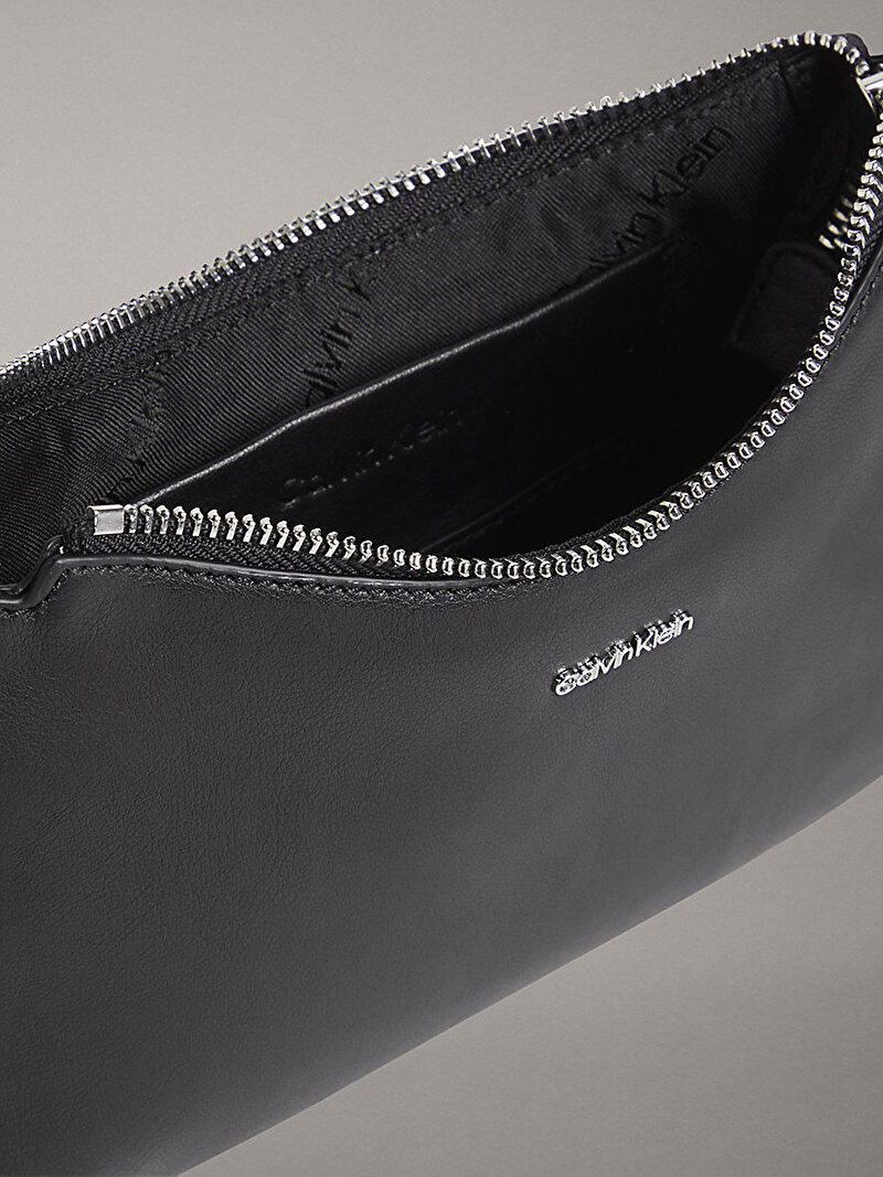 Calvin Klein Siyah Renkli Kadın CK Must Çapraz Çanta