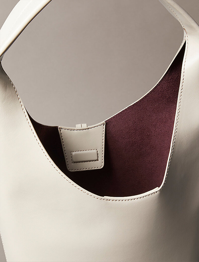 Calvin Klein Bej Renkli Kadın Stone Lock Slouchy Çapraz Çanta