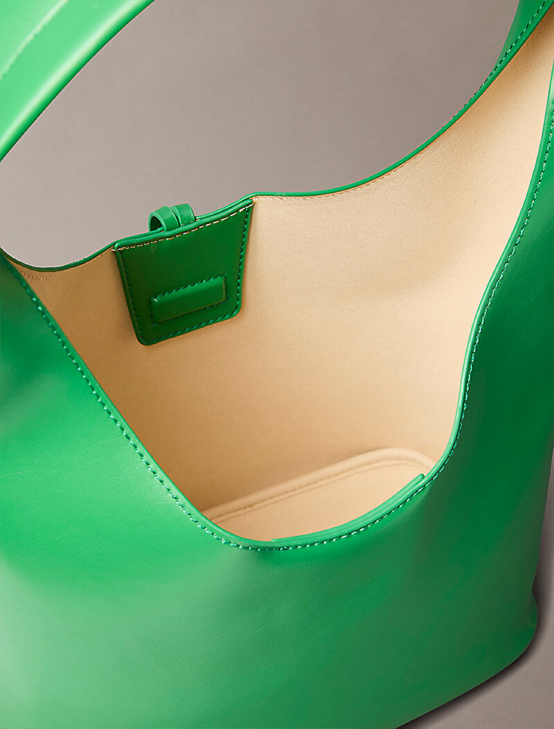 Calvin Klein Yeşil Renkli Kadın Stone Lock Slouchy Çapraz Çanta