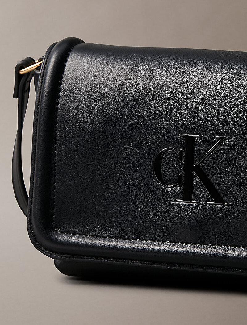 Calvin Klein Siyah Renkli Kadın Bold Ck Flap Çapraz Çanta