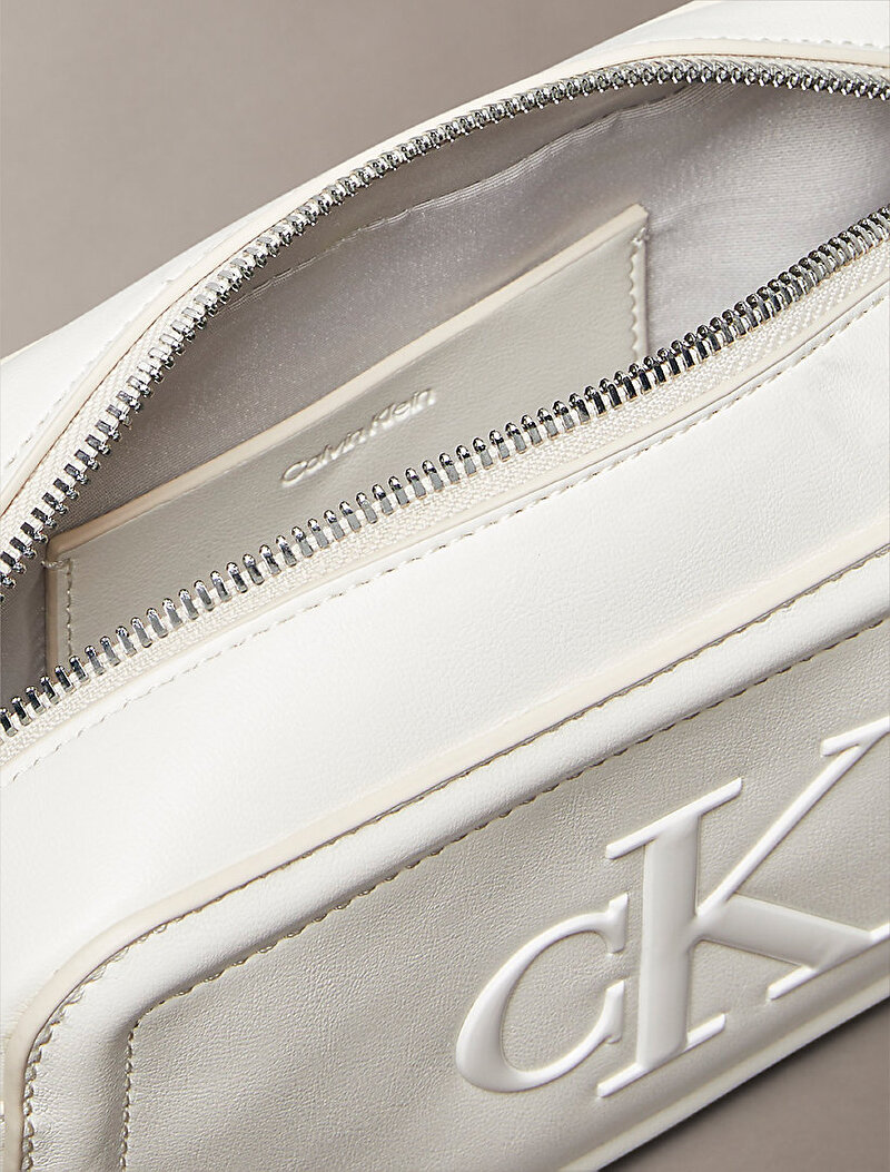 Calvin Klein Beyaz Renkli Kadın Bold Ck Camera Çanta