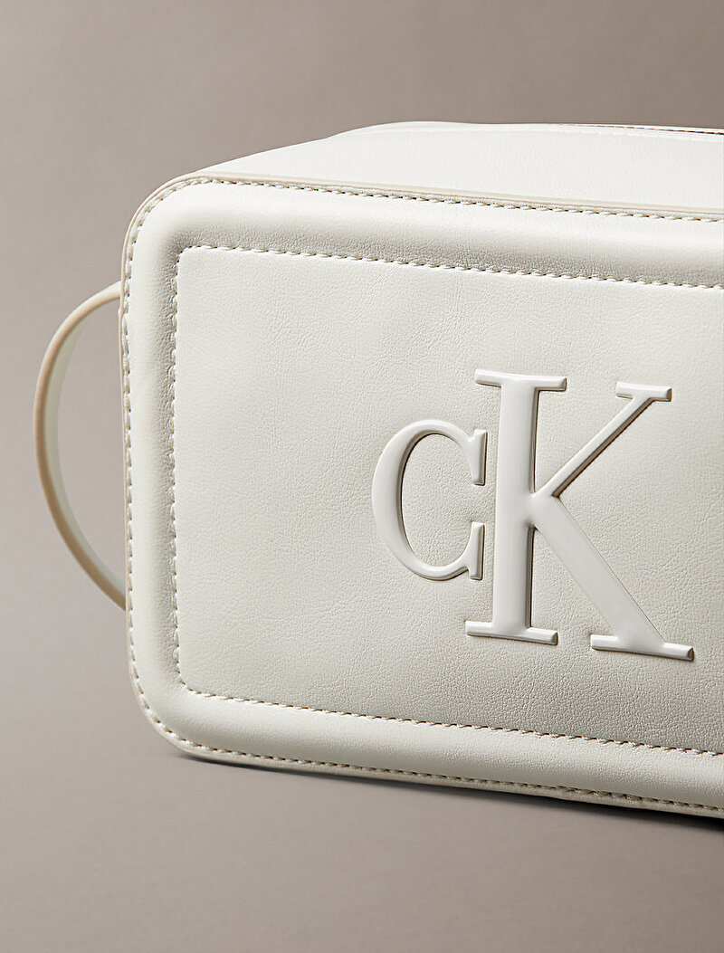 Calvin Klein Beyaz Renkli Kadın Bold Ck Camera Çanta