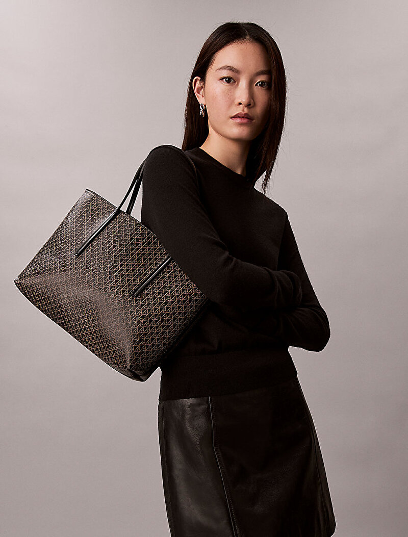 Calvin Klein Siyah Renkli Kadın Emblem Small Tote Çanta