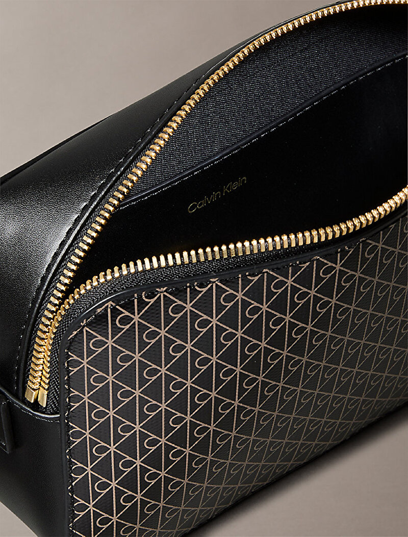 Calvin Klein Siyah Renkli Kadın Emblem Elongated Çapraz Çanta