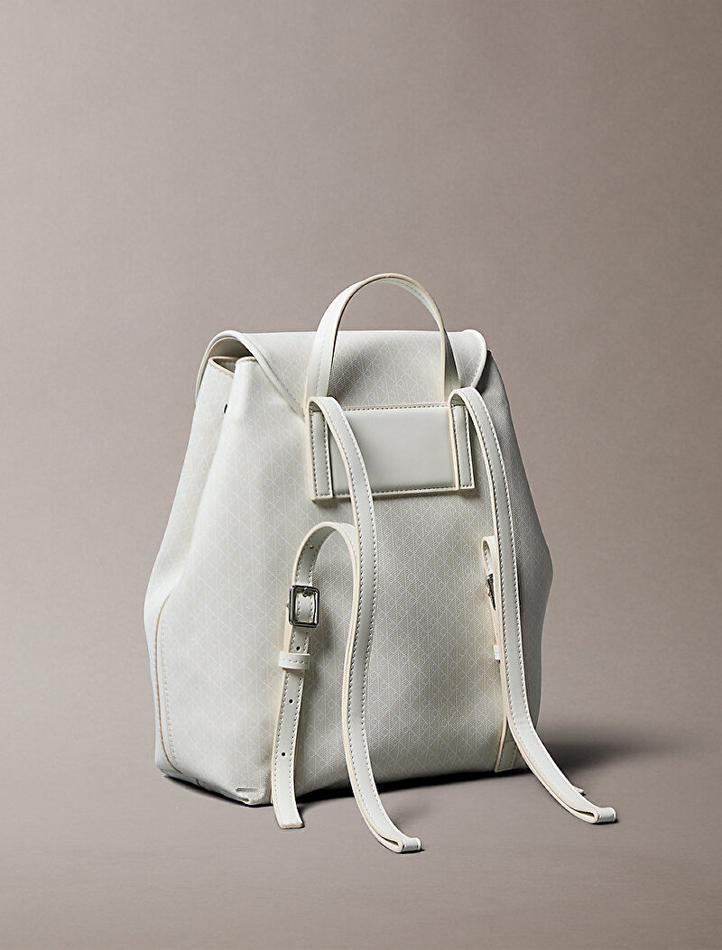 Calvin Klein Siyah Renkli Kadın Emblem Sırt Çantası