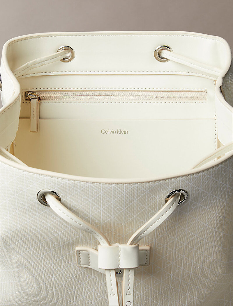 Calvin Klein Siyah Renkli Kadın Emblem Sırt Çantası