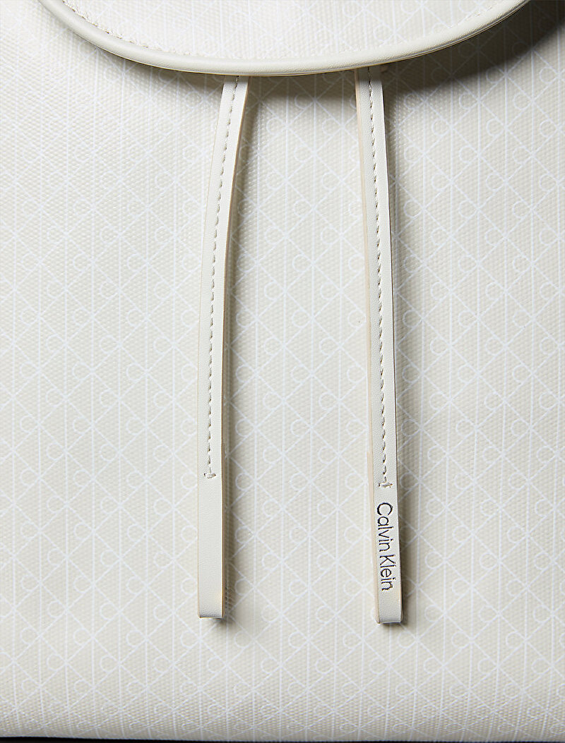 Calvin Klein Siyah Renkli Kadın Emblem Sırt Çantası