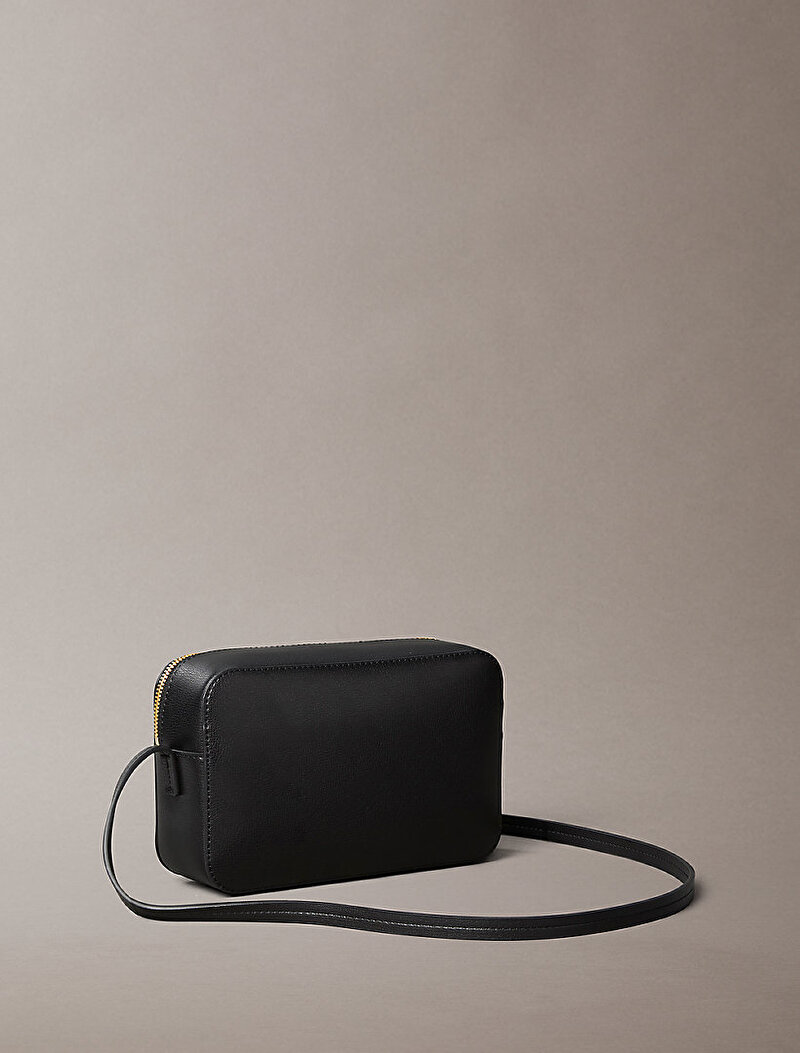 Calvin Klein Siyah Renkli Kadın Foil Logo Elongated Çapraz Çanta