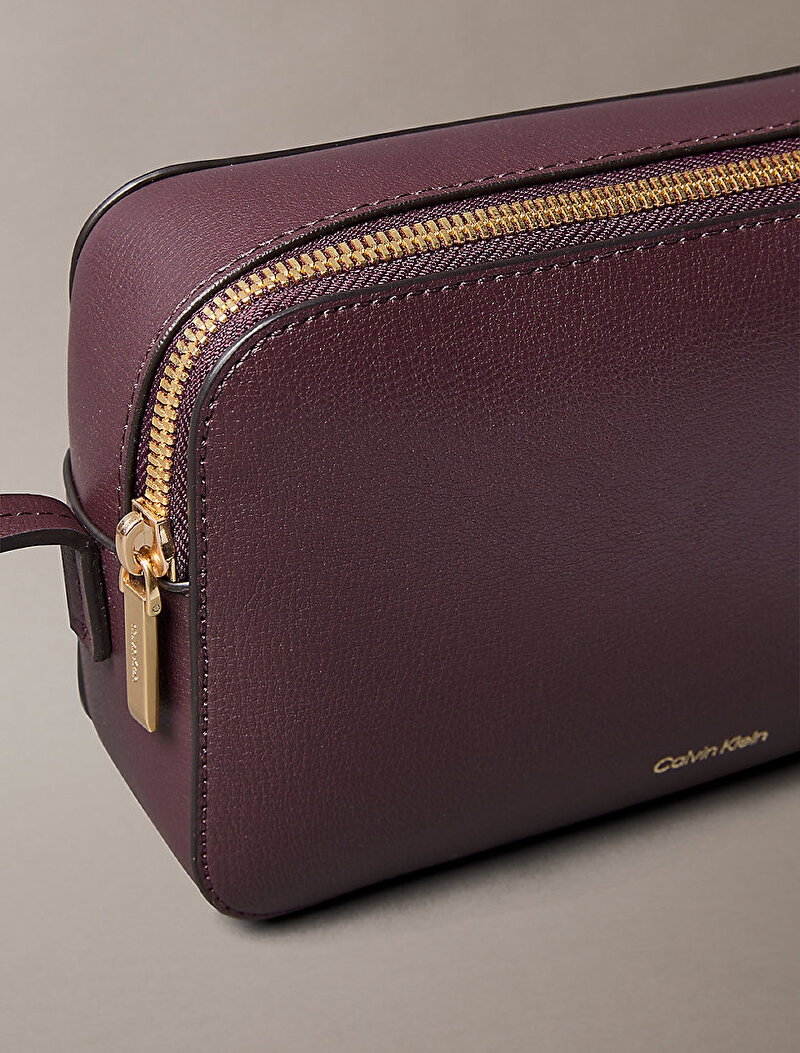 Calvin Klein Kırmızı Renkli Kadın Foil Logo Elongated Çapraz Çanta