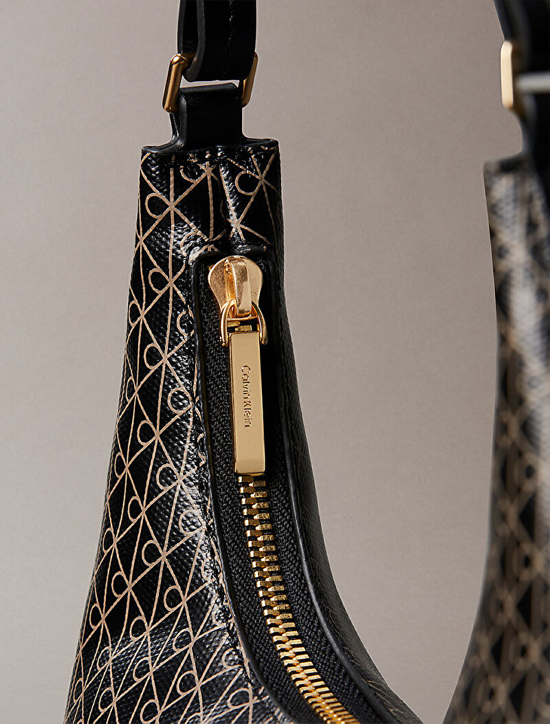 Calvin Klein Siyah Renkli Kadın Emblem Omuz Çantası