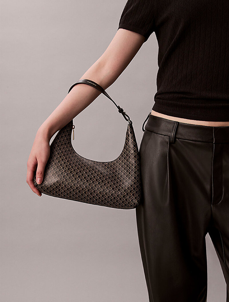 Calvin Klein Siyah Renkli Kadın Emblem Omuz Çantası