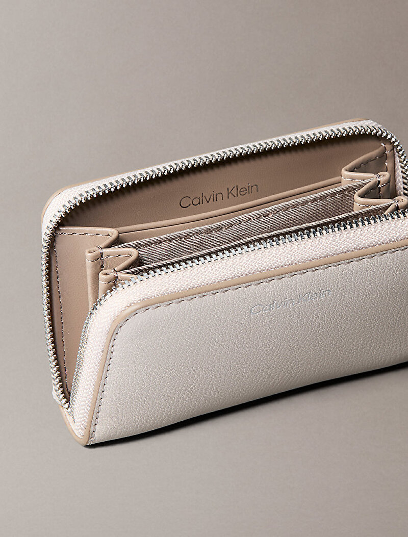 Calvin Klein Bej Renkli Kadın Foil Logo Medium Cüzdan