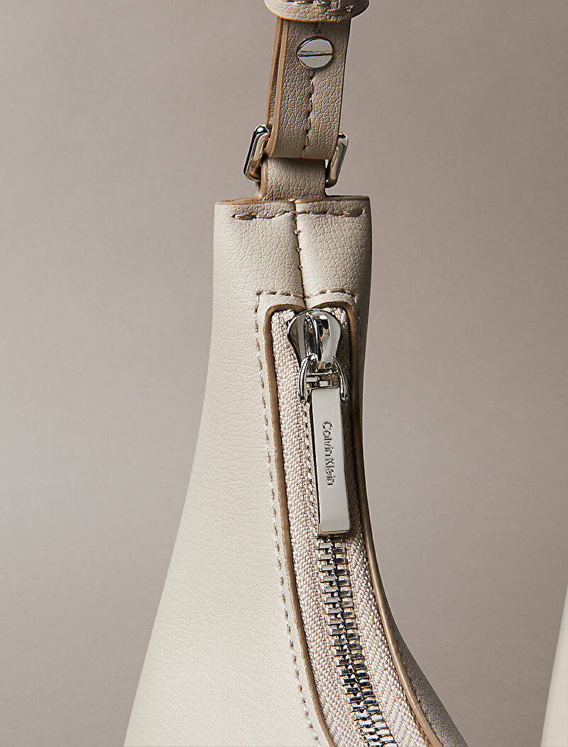 Calvin Klein Bej Renkli Kadın Foil Logo Omuz Çantası