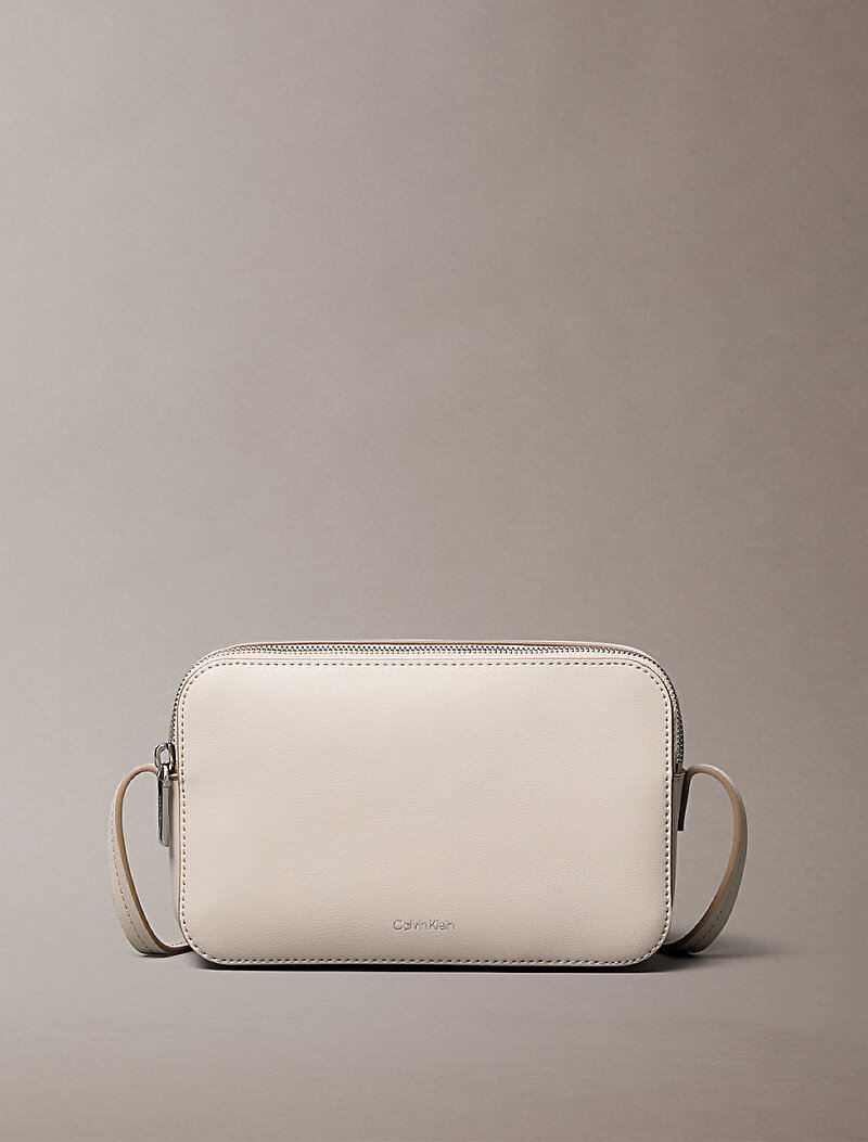 Calvin Klein Bej Renkli Kadın Foil Logo Elongated Çapraz Çanta