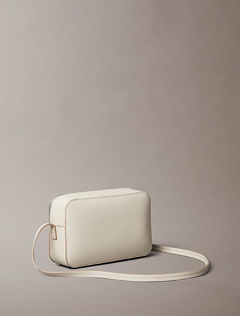 Calvin Klein Bej Renkli Kadın Foil Logo Elongated Çapraz Çanta