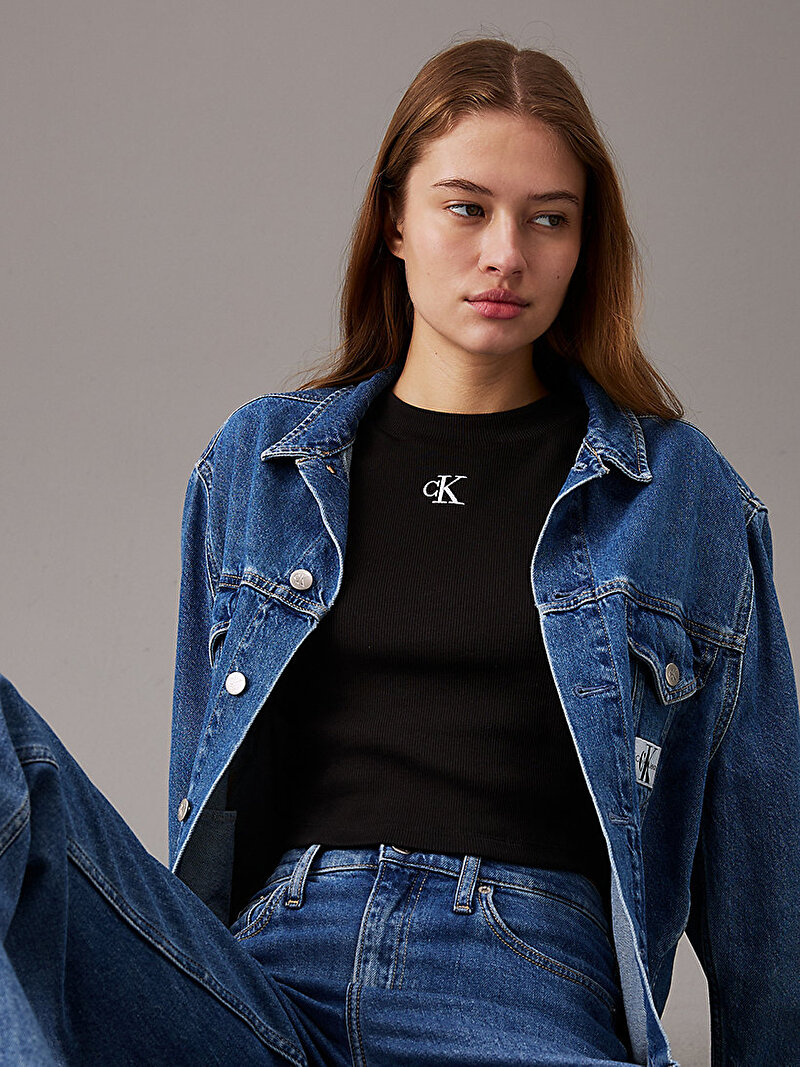 Calvin Klein Siyah Renkli Kadın Slim Crop Kesim T-Shirt 