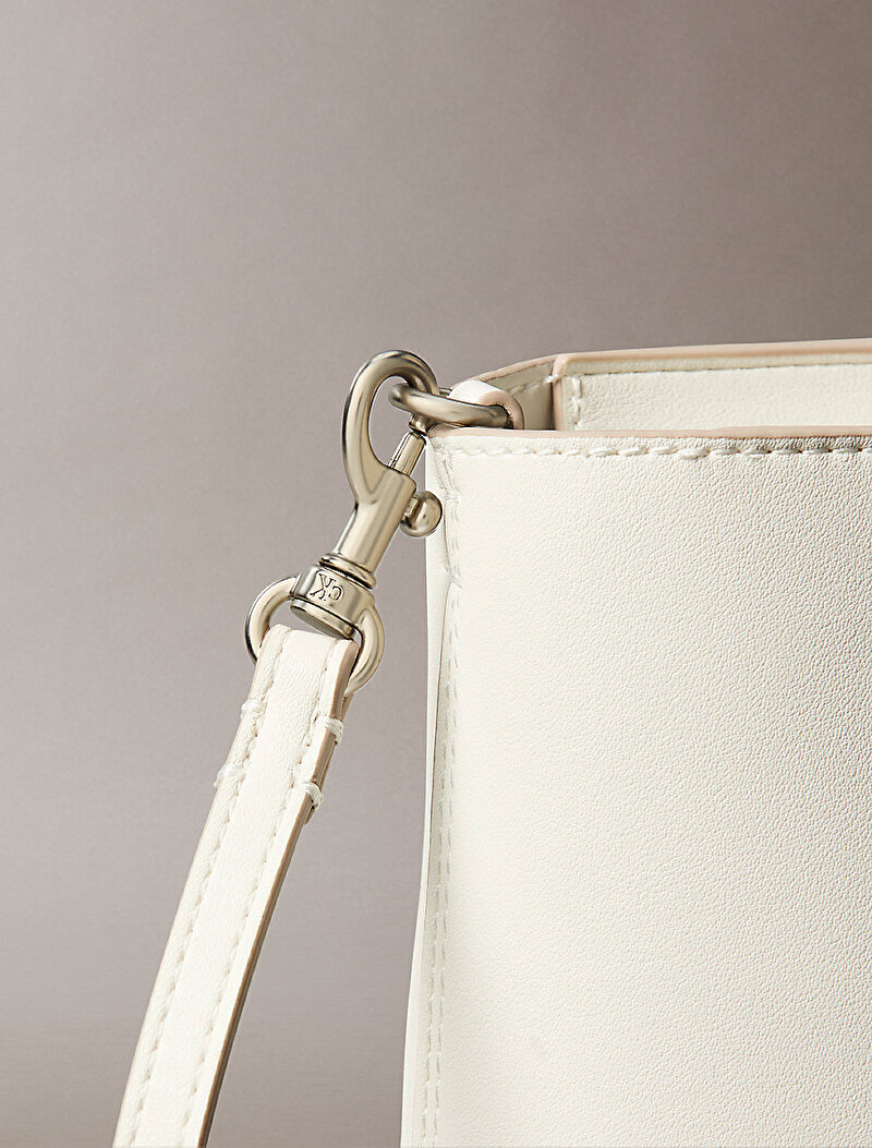 Calvin Klein Beyaz Renkli Kadın Sculpted Mini Tote Çanta