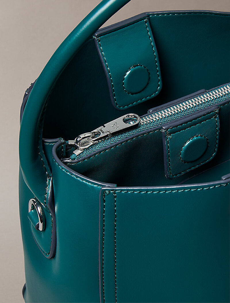 Calvin Klein Mavi Renkli Kadın CK Bucket With Strap Çanta