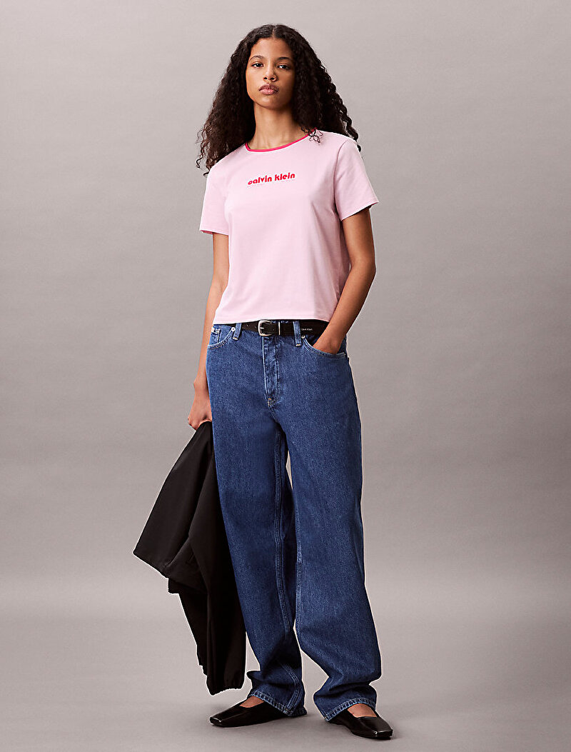 Calvin Klein Pembe Renkli Kadın Retro Logo Graphic T-shirt