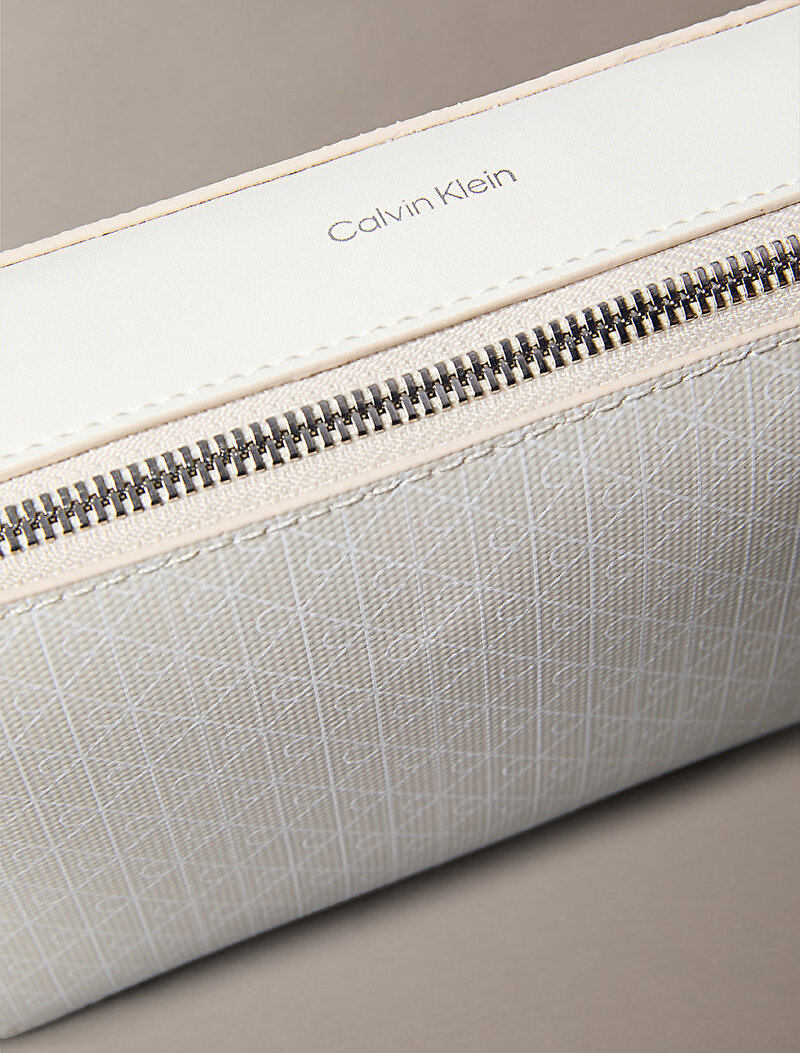 Calvin Klein Çok renkli Renkli Kadın Emblem Elongated Çapraz Çanta