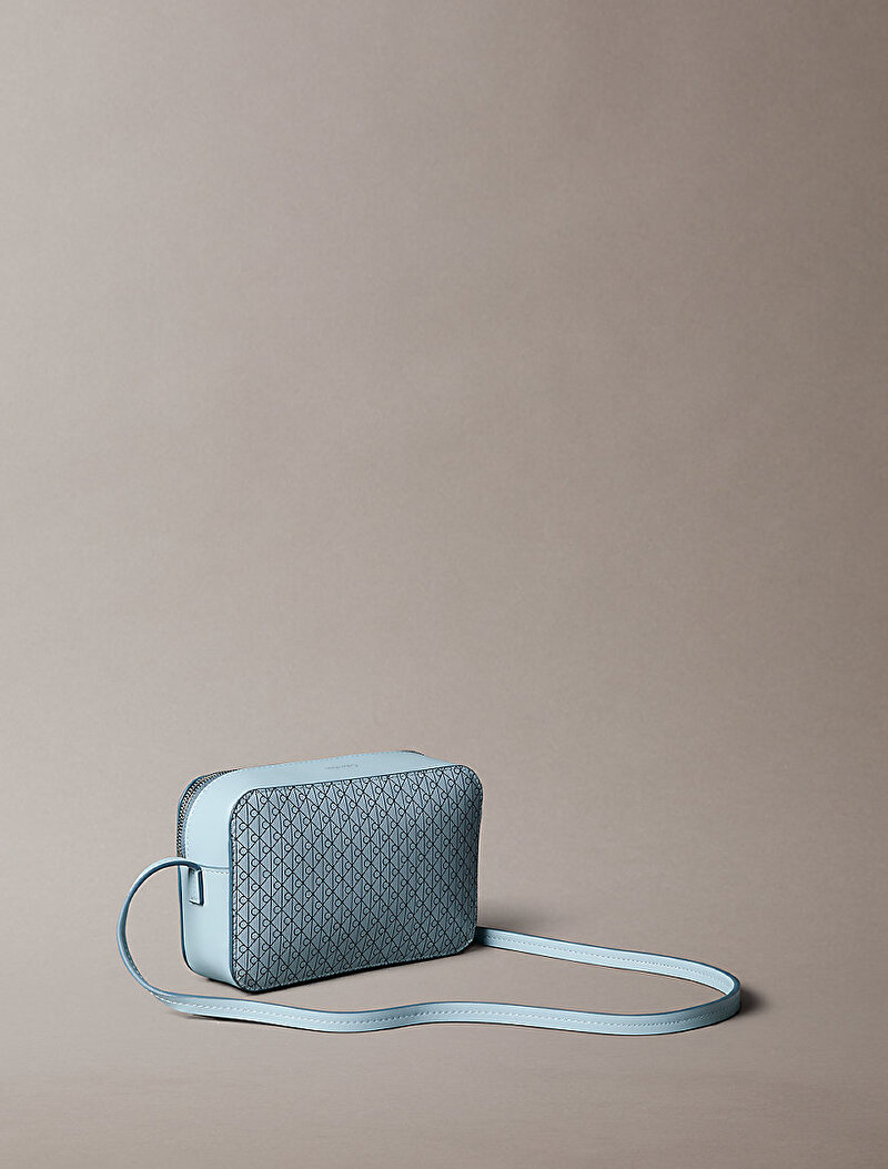 Calvin Klein Mavi Renkli Kadın Emblem Elongated Çapraz Çanta