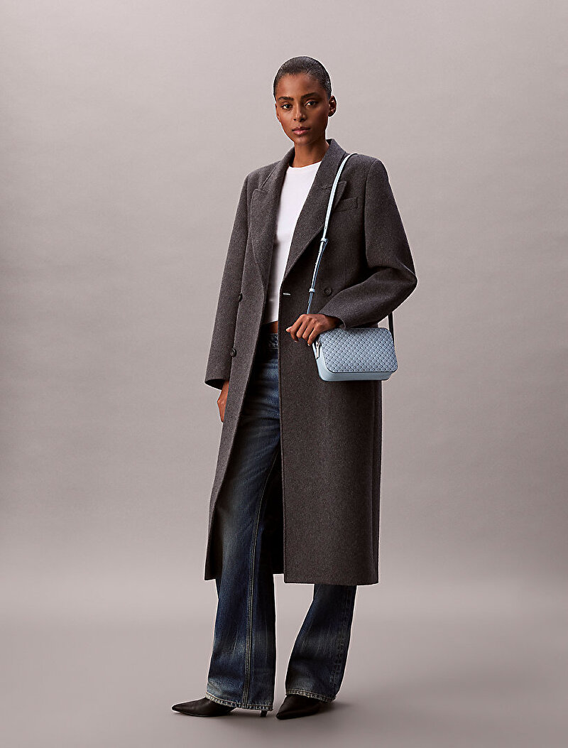 Calvin Klein Mavi Renkli Kadın Emblem Elongated Çapraz Çanta