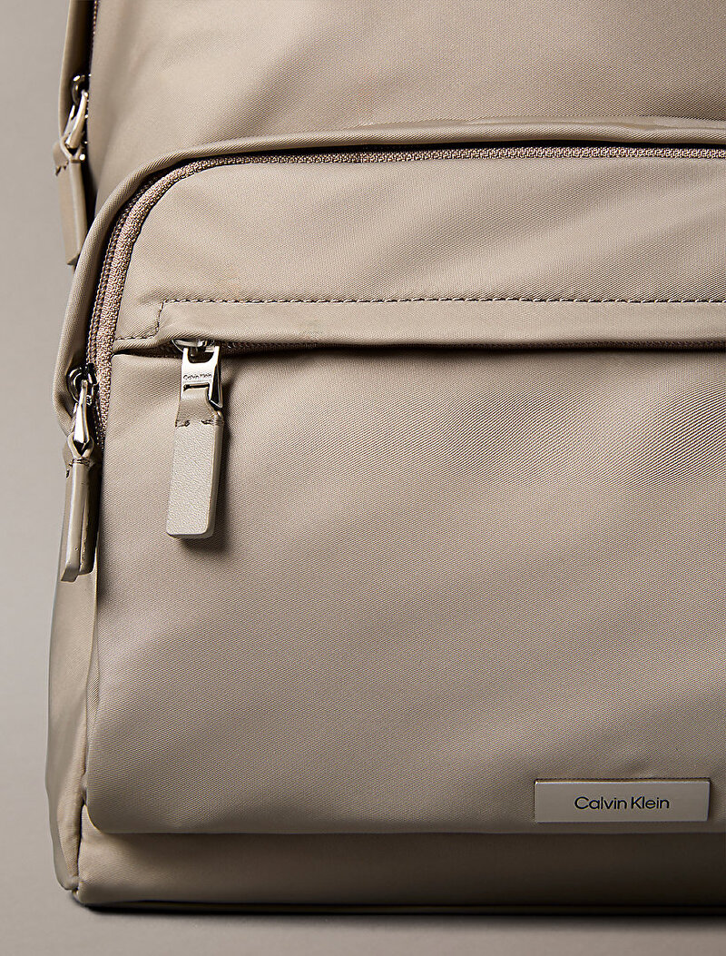 Calvin Klein Bej Renkli Erkek Sleek Round Sırt Çantası